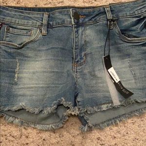 Never worn STS SHORTS still has tags